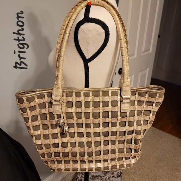 Brighton Leather Weave Retired Platinum Magnetic Closure Shoulder Tote Purse EUC - Picture 1 of 8